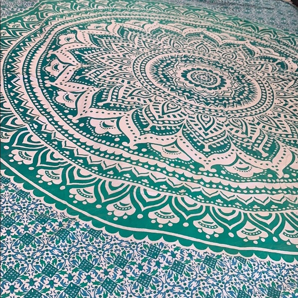 Beautiful Mandala sheet wall hanging 84 x 76 inch - Picture 7 of 7